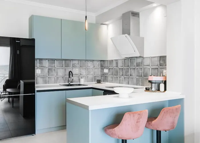 Manda Ray Seafront Endless Blue View 公寓